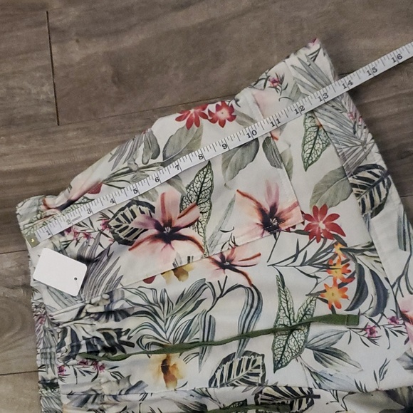 2/$20 💕 NWOT Sz XXL Shorts - Picture 2 of 6